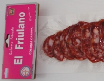 Salame Colonia El Friulano Etiqueta MagentaFeteado envasado al Vacío